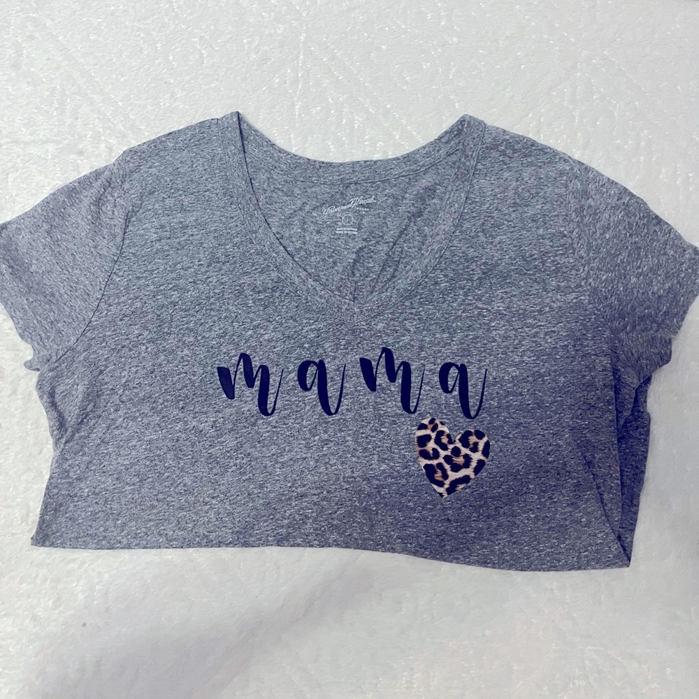 🌸 2 for $15 sale🌸 Mom tshirt